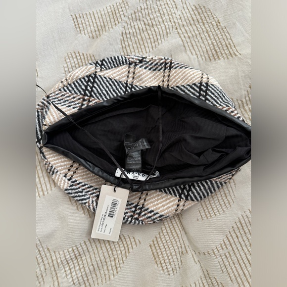 NA-KD Checkered Beret M/L NWT - Picture 9 of 9